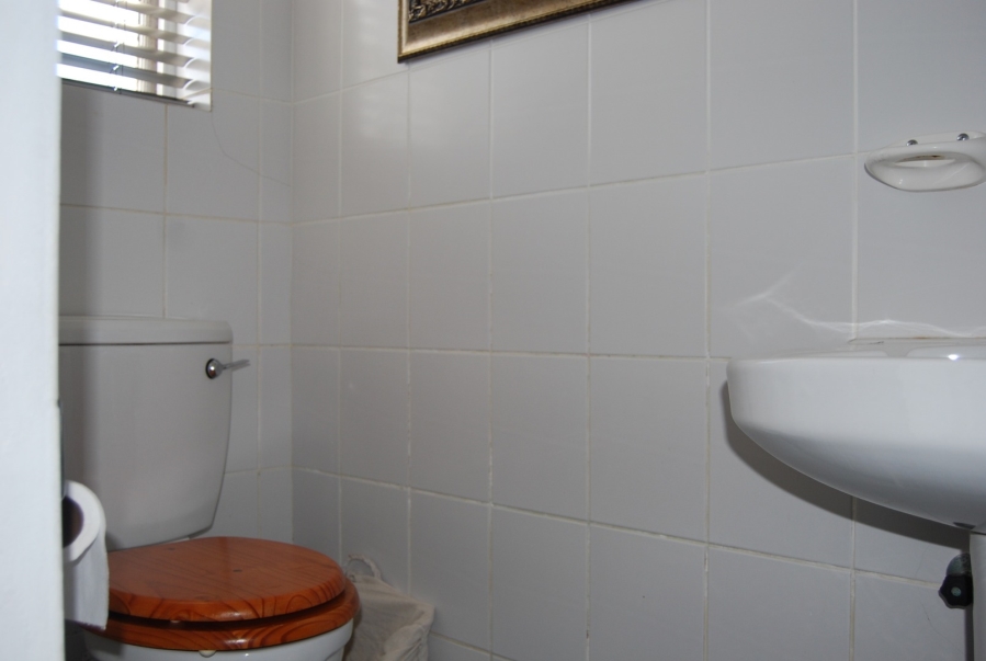 To Let 8 Bedroom Property for Rent in Shelley Point Western Cape
